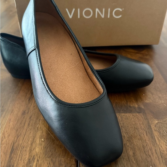 Vionic Shoes - NWT Vionic Women's Orinda Flats